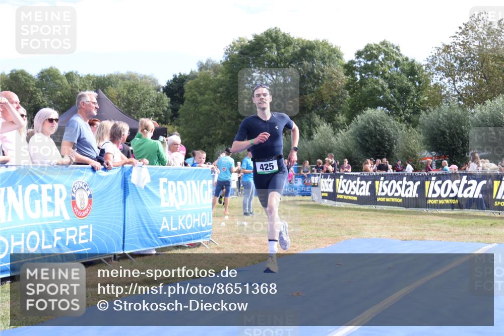 31.08.2025 - Elbe Triathlon Hamburg Strokosch-Dieckow http://msf.ph/oto/8651368 31.08.2025 10:45:52 Ziel 425 meine-sportfotos.de