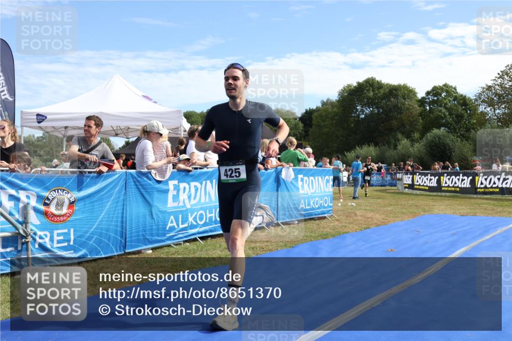 31.08.2025 - Elbe Triathlon Hamburg Strokosch-Dieckow http://msf.ph/oto/8651370 31.08.2025 10:45:53 Ziel 425 meine-sportfotos.de
