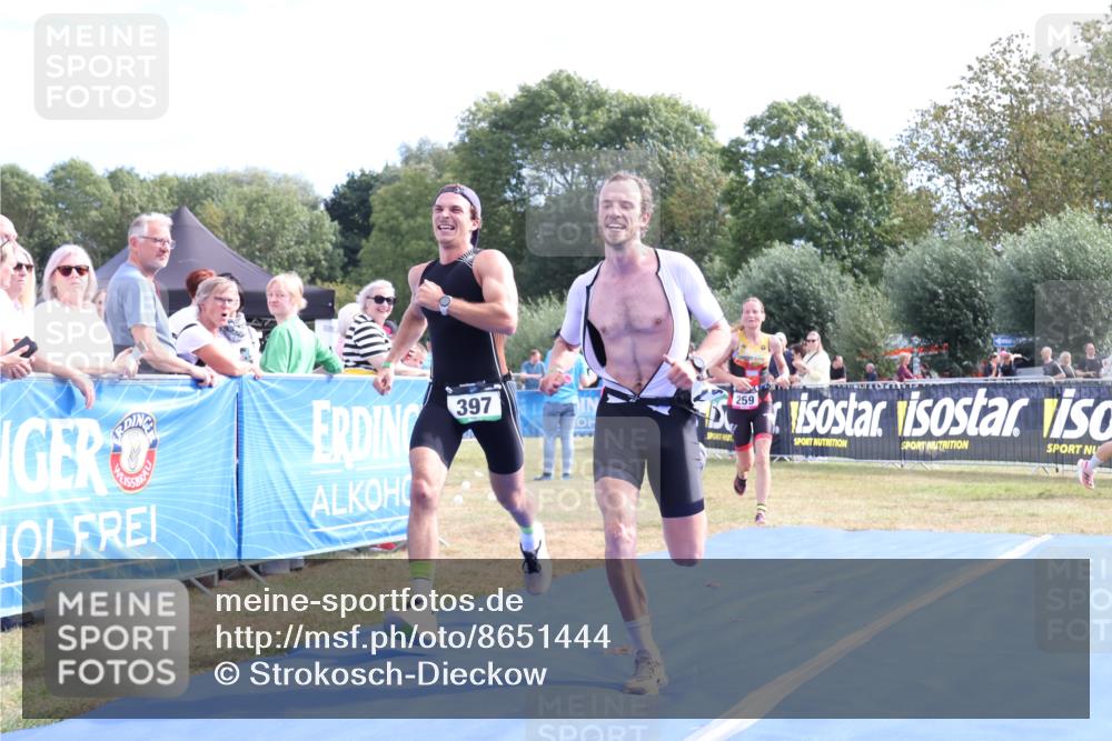 31.08.2025 - Elbe Triathlon Hamburg Strokosch-Dieckow http://msf.ph/oto/8651444 31.08.2025 10:47:38 Ziel 259, 397, 440 meine-sportfotos.de