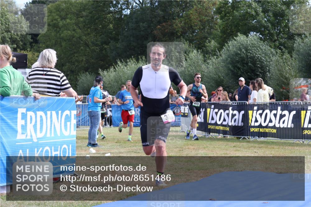 31.08.2025 - Elbe Triathlon Hamburg Strokosch-Dieckow http://msf.ph/oto/8651486 31.08.2025 10:48:30 Ziel 385, 386 meine-sportfotos.de
