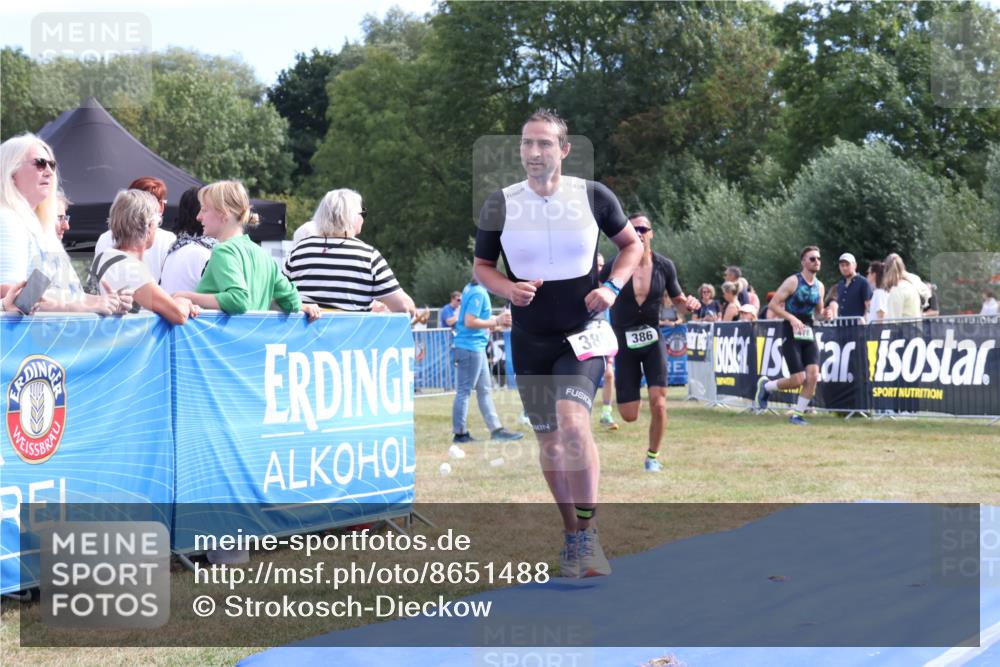 31.08.2025 - Elbe Triathlon Hamburg Strokosch-Dieckow http://msf.ph/oto/8651488 31.08.2025 10:48:31 Ziel 385, 386 meine-sportfotos.de