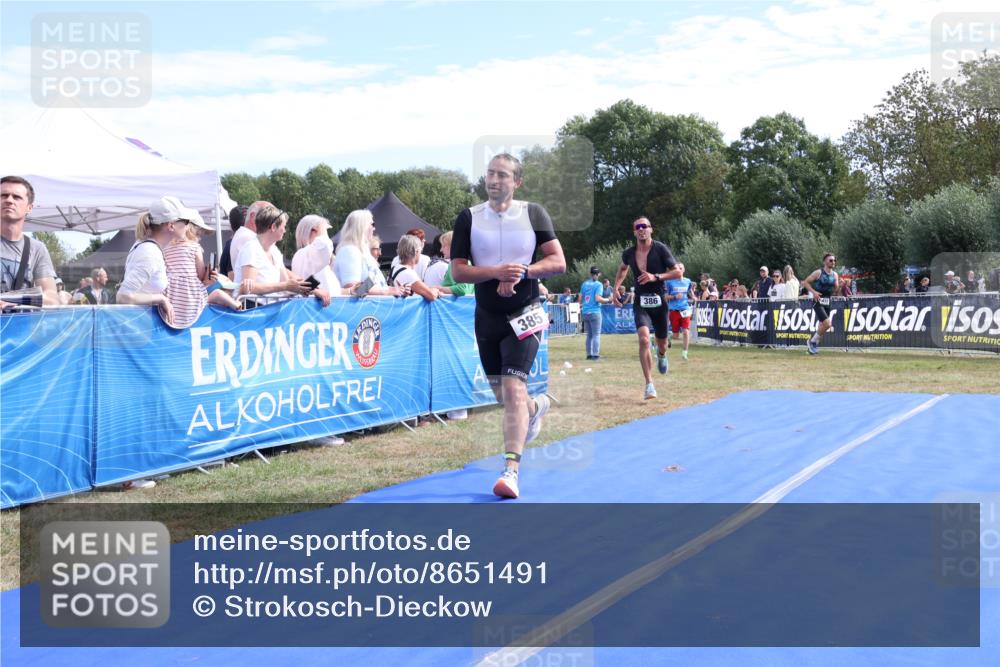 31.08.2025 - Elbe Triathlon Hamburg Strokosch-Dieckow http://msf.ph/oto/8651491 31.08.2025 10:48:32 Ziel 385, 386 meine-sportfotos.de