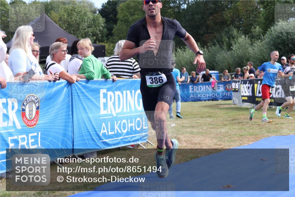 31.08.2025 - Elbe Triathlon Hamburg Strokosch-Dieckow http://msf.ph/oto/8651494 31.08.2025 10:48:32 Ziel 385, 386 meine-sportfotos.de