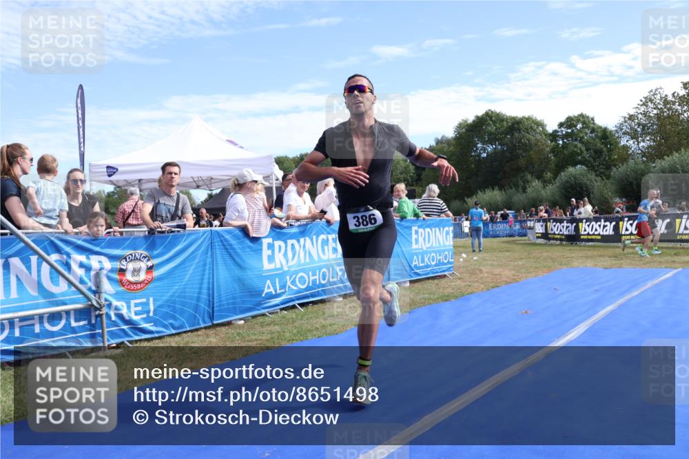 31.08.2025 - Elbe Triathlon Hamburg Strokosch-Dieckow http://msf.ph/oto/8651498 31.08.2025 10:48:33 Ziel 385, 386, 512 meine-sportfotos.de