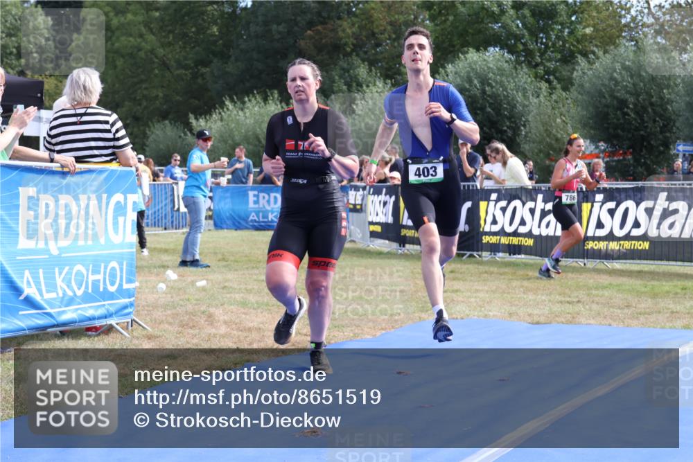 31.08.2025 - Elbe Triathlon Hamburg Strokosch-Dieckow http://msf.ph/oto/8651519 31.08.2025 10:49:04 Ziel 279, 357, 403 meine-sportfotos.de
