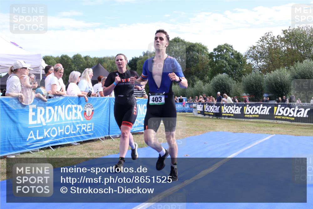 31.08.2025 - Elbe Triathlon Hamburg Strokosch-Dieckow http://msf.ph/oto/8651525 31.08.2025 10:49:05 Ziel 279, 357, 403 meine-sportfotos.de