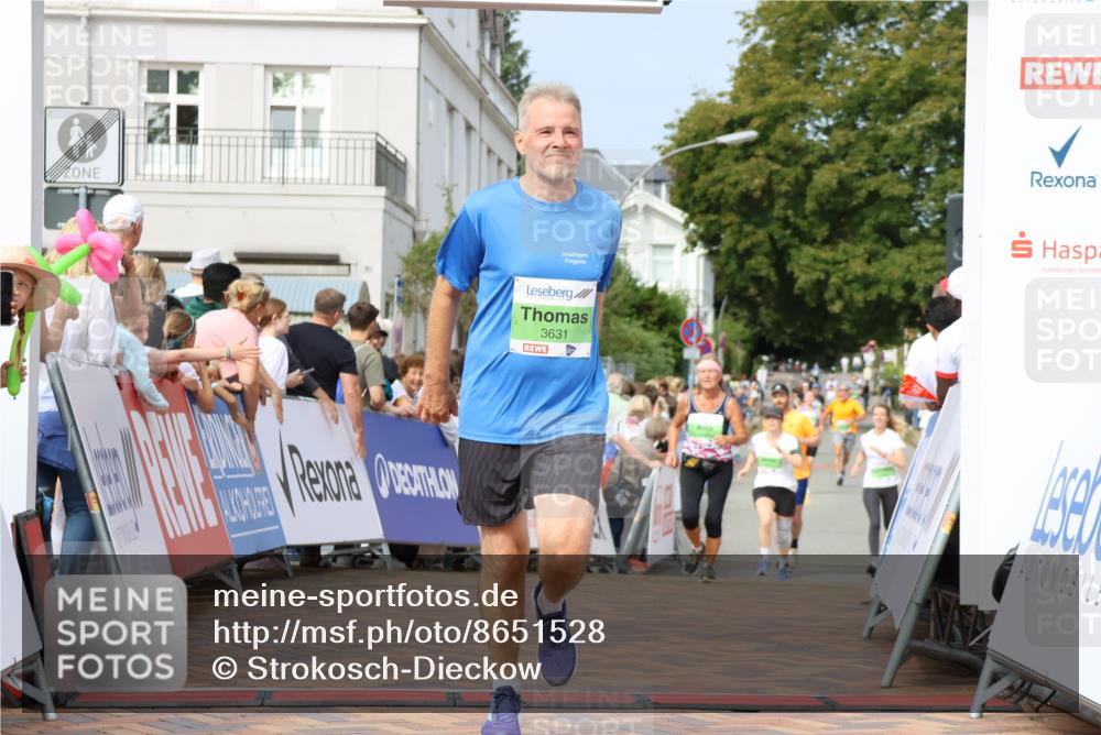 31.08.2025 - 21. Blankeneser Heldenlauf Strokosch-Dieckow http://msf.ph/oto/8651528 31.08.2025 11:13:10 Ziel 3631, 3437, 3350 meine-sportfotos.de