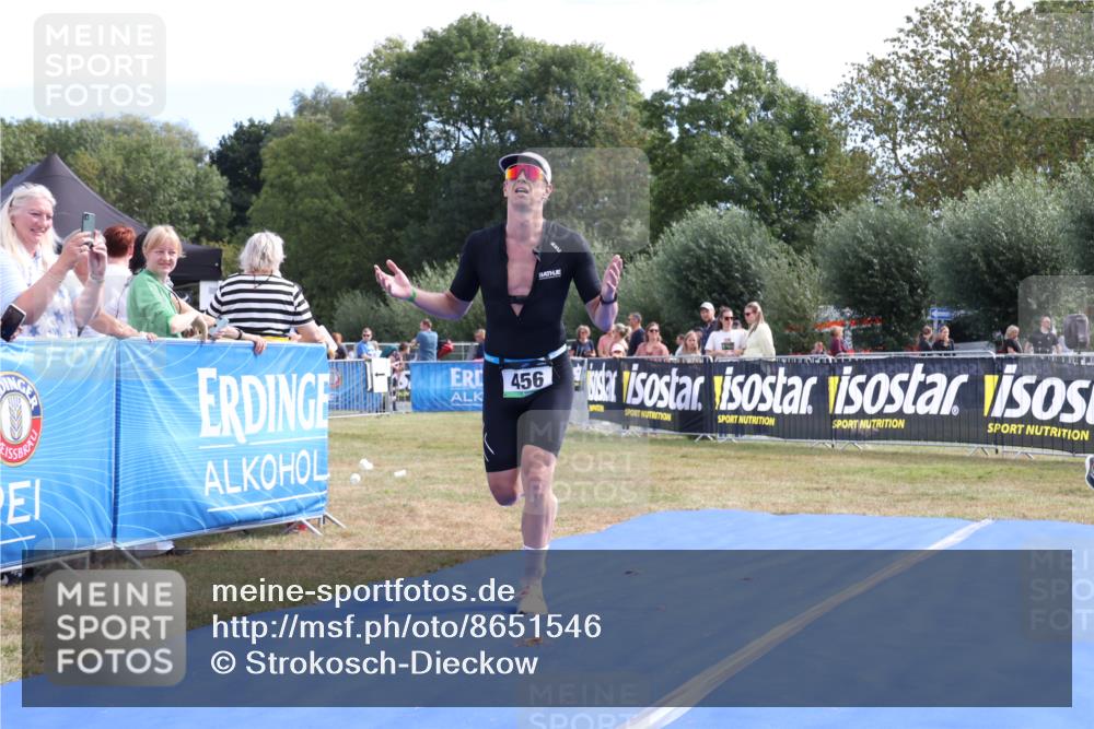 31.08.2025 - Elbe Triathlon Hamburg Strokosch-Dieckow http://msf.ph/oto/8651546 31.08.2025 10:49:54 Ziel 456 meine-sportfotos.de