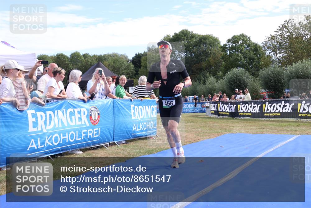 31.08.2025 - Elbe Triathlon Hamburg Strokosch-Dieckow http://msf.ph/oto/8651547 31.08.2025 10:49:54 Ziel 456 meine-sportfotos.de