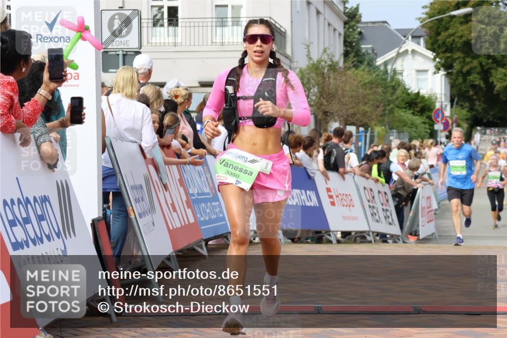 31.08.2025 - 21. Blankeneser Heldenlauf Strokosch-Dieckow http://msf.ph/oto/8651551 31.08.2025 11:13:06 Ziel 3232, 3631, 3412, 3350 meine-sportfotos.de