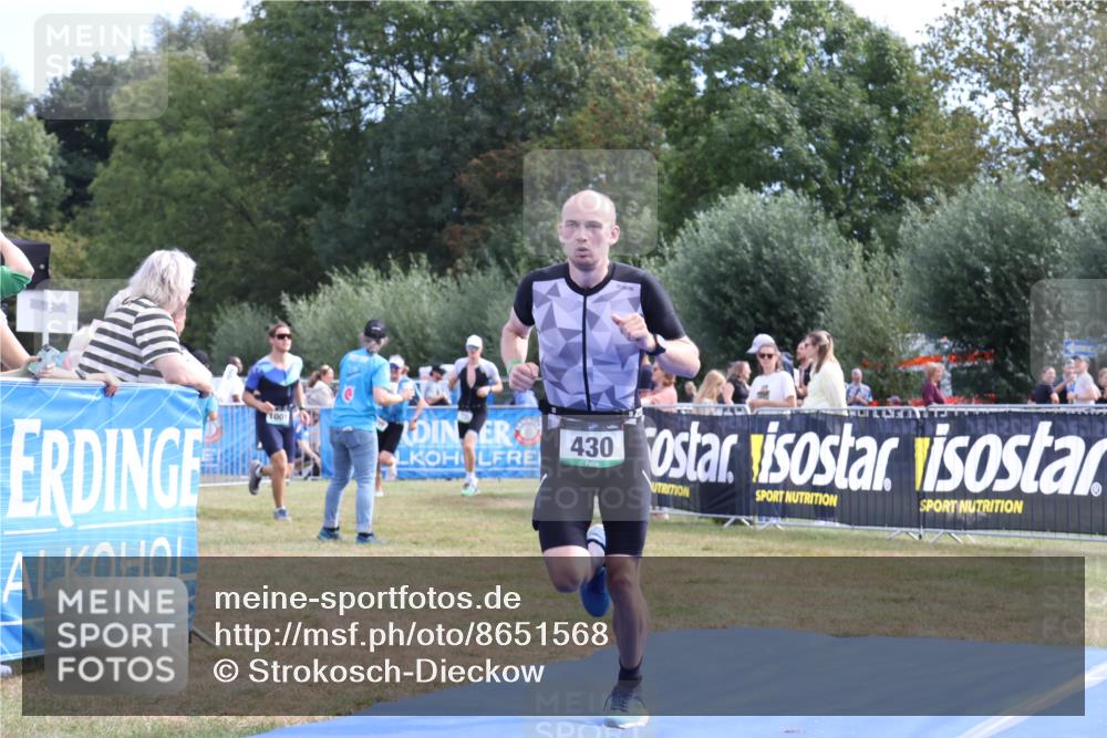 31.08.2025 - Elbe Triathlon Hamburg Strokosch-Dieckow http://msf.ph/oto/8651568 31.08.2025 10:50:33 Ziel 430, 709 meine-sportfotos.de