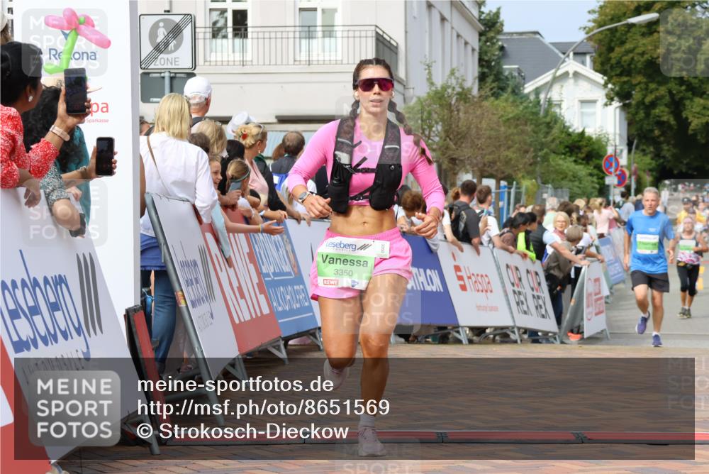 31.08.2025 - 21. Blankeneser Heldenlauf Strokosch-Dieckow http://msf.ph/oto/8651569 31.08.2025 11:13:06 Ziel 3232, 3631, 3412, 3350 meine-sportfotos.de