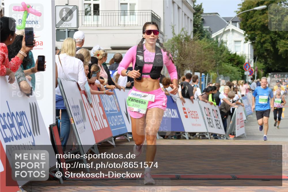 31.08.2025 - 21. Blankeneser Heldenlauf Strokosch-Dieckow http://msf.ph/oto/8651574 31.08.2025 11:13:06 Ziel 3232, 3631, 3412, 3350 meine-sportfotos.de