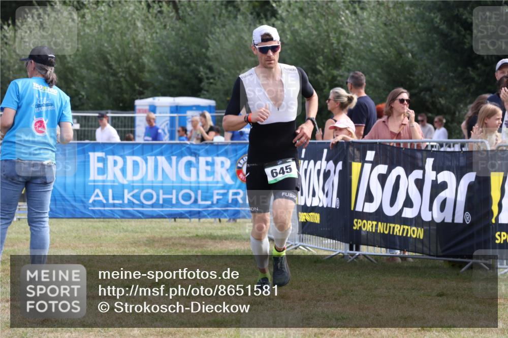31.08.2025 - Elbe Triathlon Hamburg Strokosch-Dieckow http://msf.ph/oto/8651581 31.08.2025 10:50:57 Ziel 645 meine-sportfotos.de