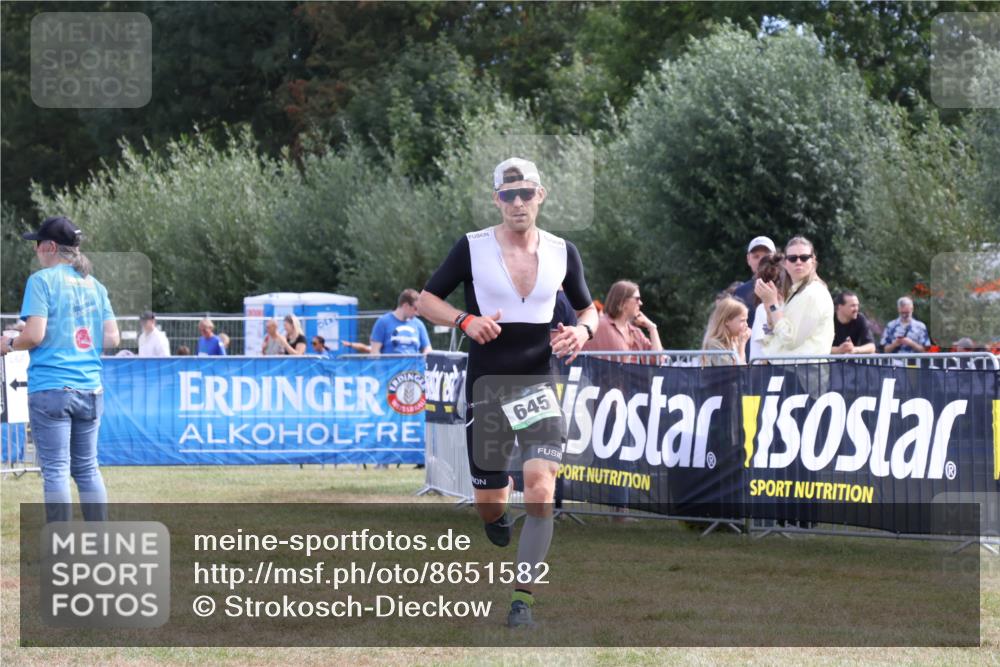 31.08.2025 - Elbe Triathlon Hamburg Strokosch-Dieckow http://msf.ph/oto/8651582 31.08.2025 10:50:58 Ziel 645 meine-sportfotos.de