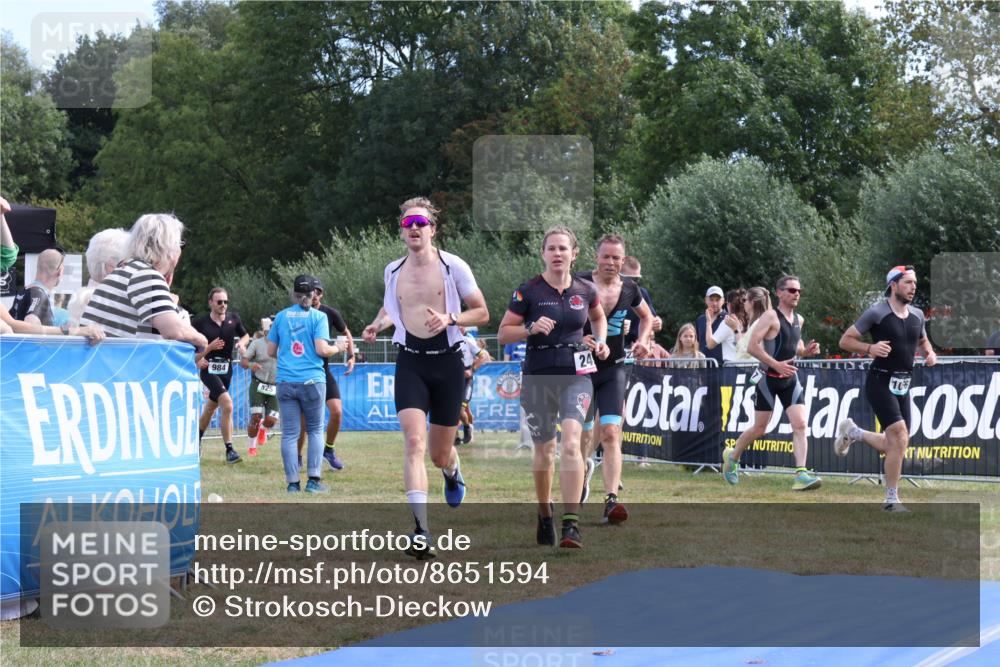 31.08.2025 - Elbe Triathlon Hamburg Strokosch-Dieckow http://msf.ph/oto/8651594 31.08.2025 10:51:14 Ziel 249, 378, 457 meine-sportfotos.de