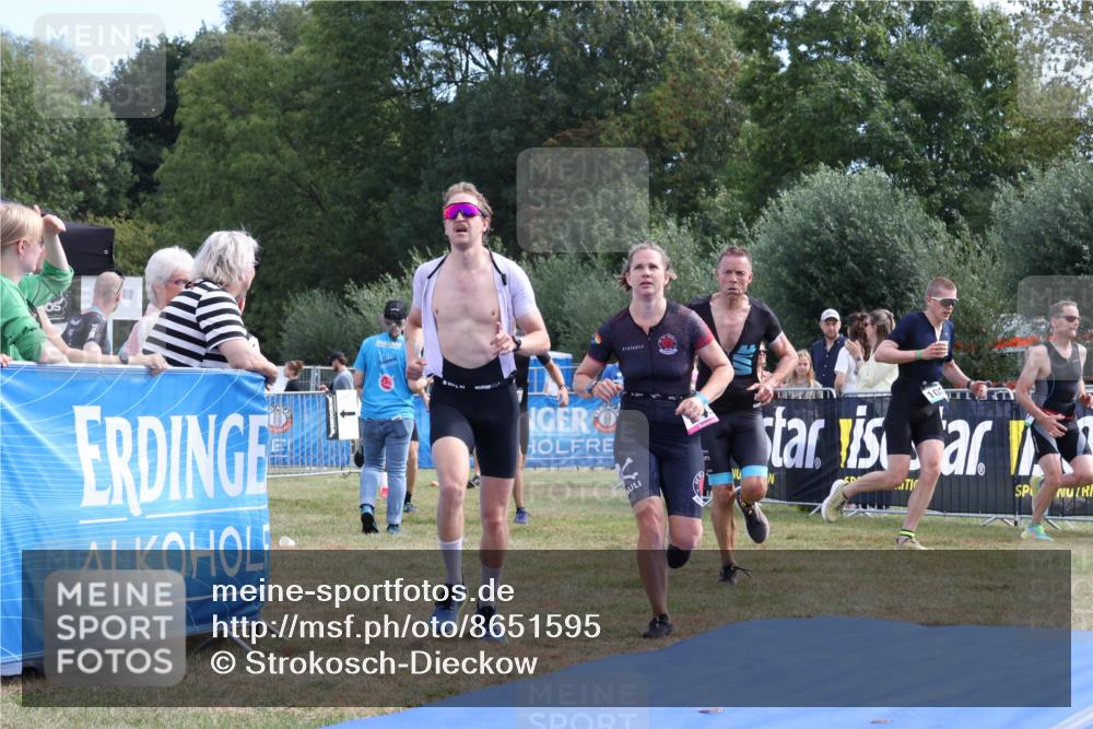 31.08.2025 - Elbe Triathlon Hamburg Strokosch-Dieckow http://msf.ph/oto/8651595 31.08.2025 10:51:14 Ziel 249, 378, 457 meine-sportfotos.de