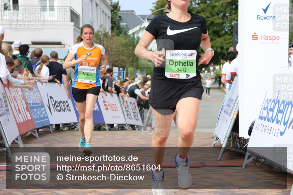 31.08.2025 - 21. Blankeneser Heldenlauf Strokosch-Dieckow http://msf.ph/oto/8651604 31.08.2025 11:13:01 Ziel 3232, 3025, 3372, 3412 meine-sportfotos.de