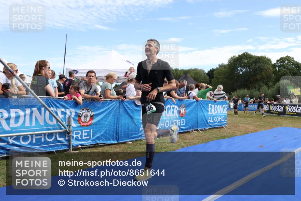 31.08.2025 - Elbe Triathlon Hamburg Strokosch-Dieckow http://msf.ph/oto/8651644 31.08.2025 10:53:06 Ziel 377, 646 meine-sportfotos.de