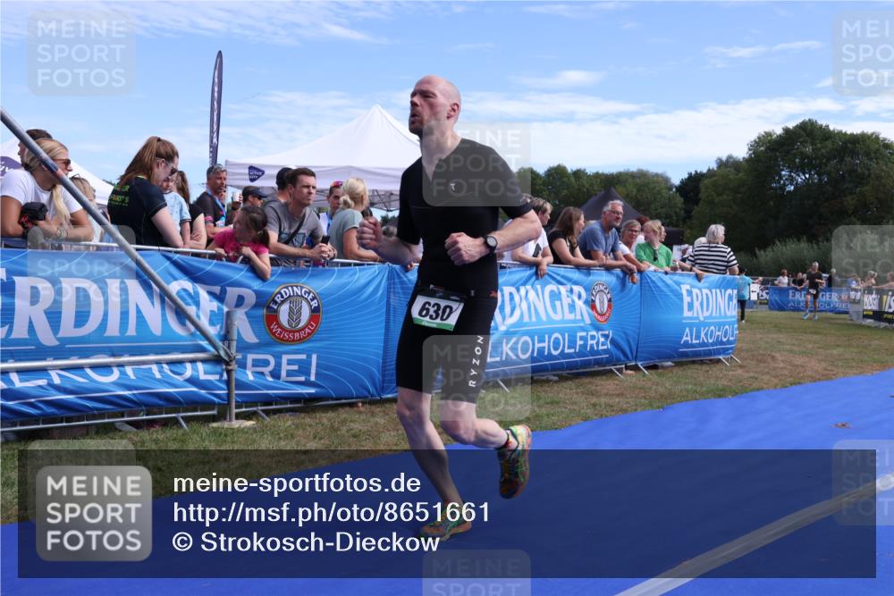 31.08.2025 - Elbe Triathlon Hamburg Strokosch-Dieckow http://msf.ph/oto/8651661 31.08.2025 10:53:17 Ziel 319, 377, 630 meine-sportfotos.de