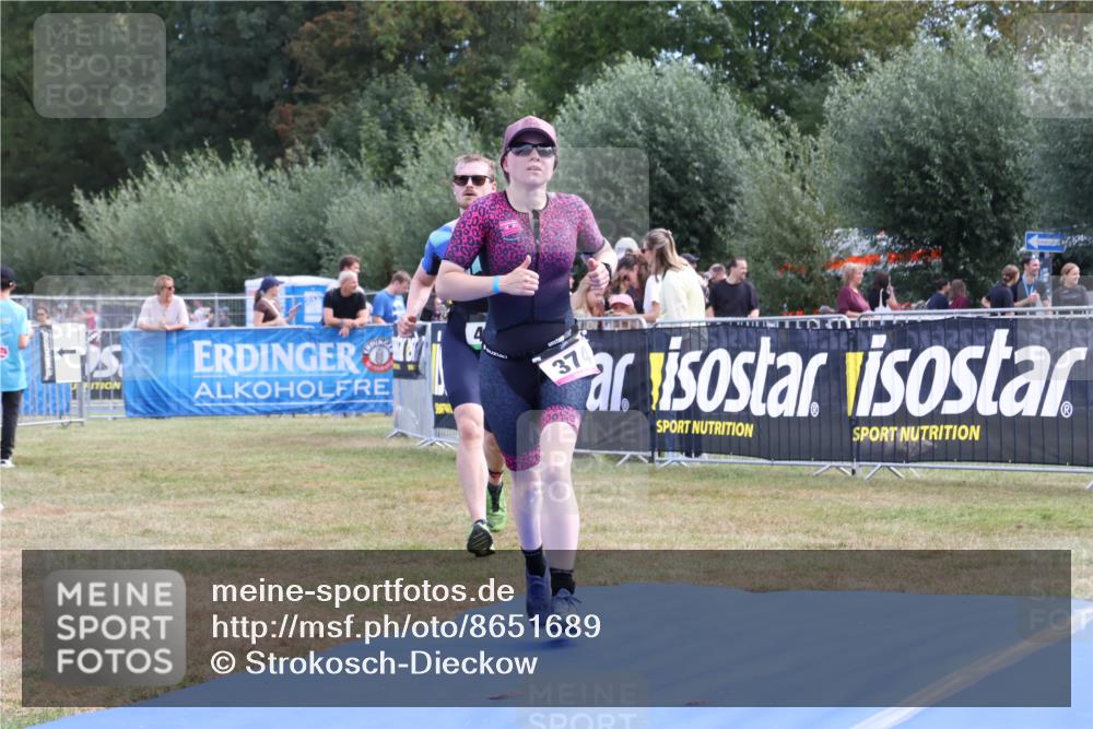 31.08.2025 - Elbe Triathlon Hamburg Strokosch-Dieckow http://msf.ph/oto/8651689 31.08.2025 10:53:48 Ziel 374, 434, 479 meine-sportfotos.de