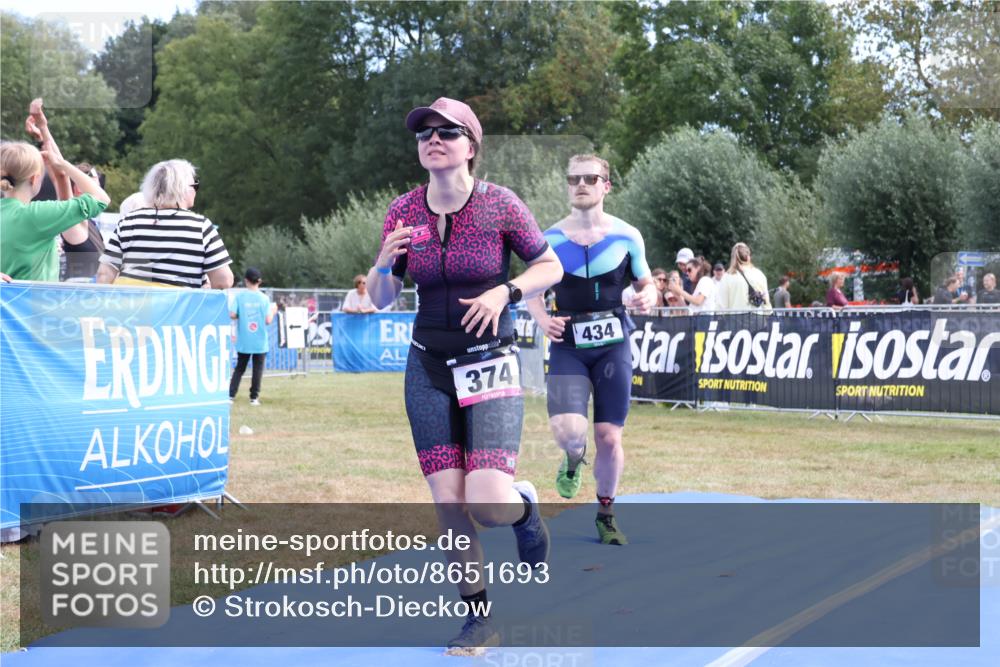 31.08.2025 - Elbe Triathlon Hamburg Strokosch-Dieckow http://msf.ph/oto/8651693 31.08.2025 10:53:49 Ziel 374, 434 meine-sportfotos.de