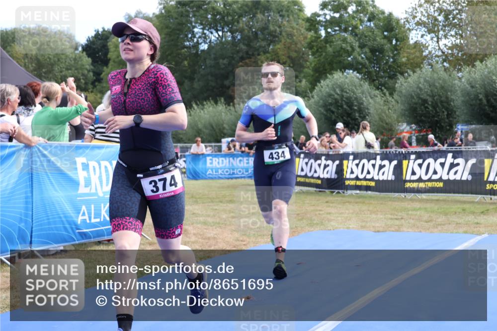 31.08.2025 - Elbe Triathlon Hamburg Strokosch-Dieckow http://msf.ph/oto/8651695 31.08.2025 10:53:49 Ziel 374, 434 meine-sportfotos.de