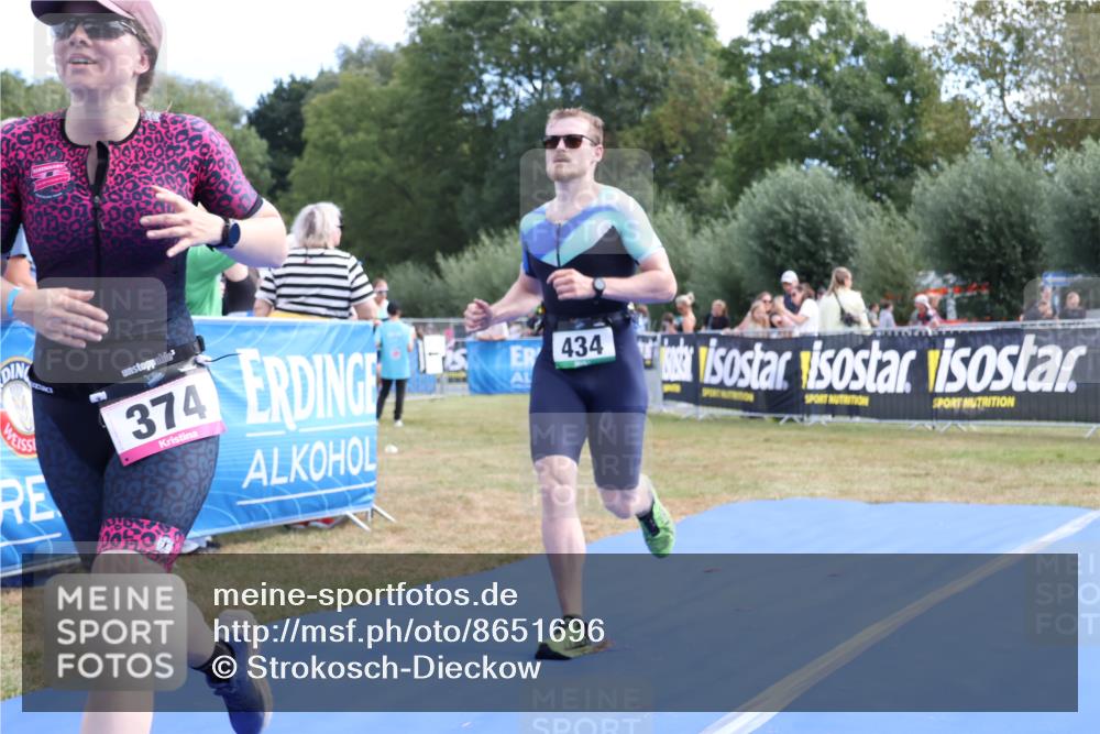 31.08.2025 - Elbe Triathlon Hamburg Strokosch-Dieckow http://msf.ph/oto/8651696 31.08.2025 10:53:50 Ziel 374, 434 meine-sportfotos.de