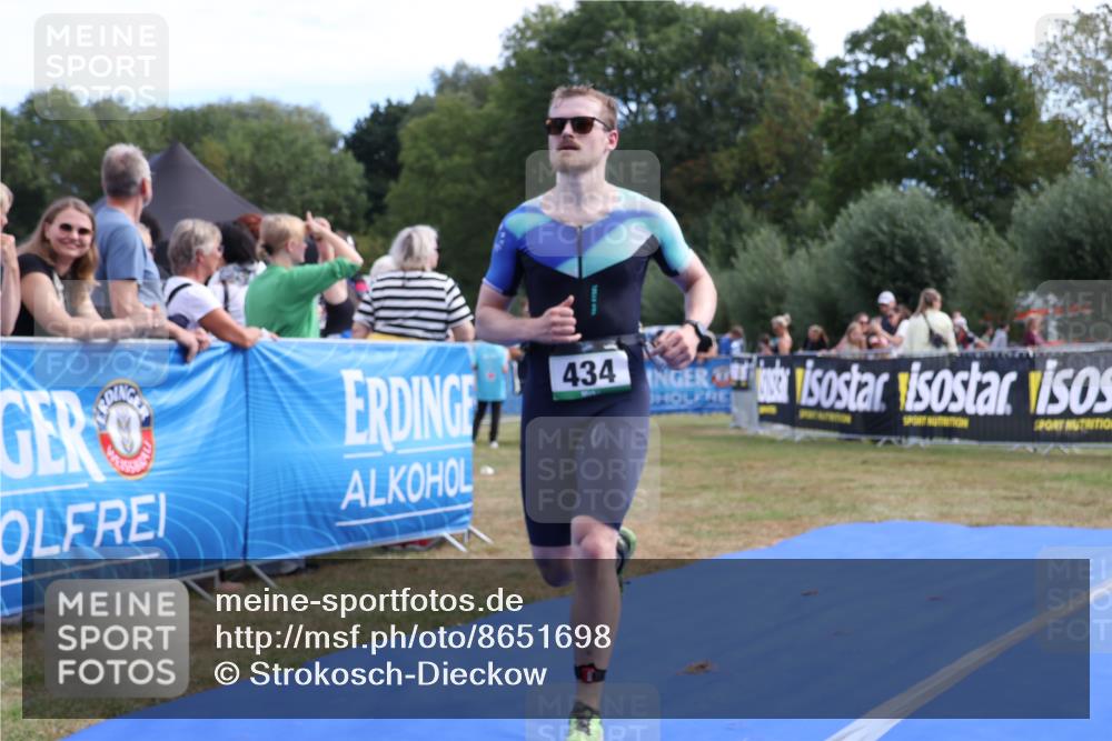 31.08.2025 - Elbe Triathlon Hamburg Strokosch-Dieckow http://msf.ph/oto/8651698 31.08.2025 10:53:50 Ziel 374, 434 meine-sportfotos.de