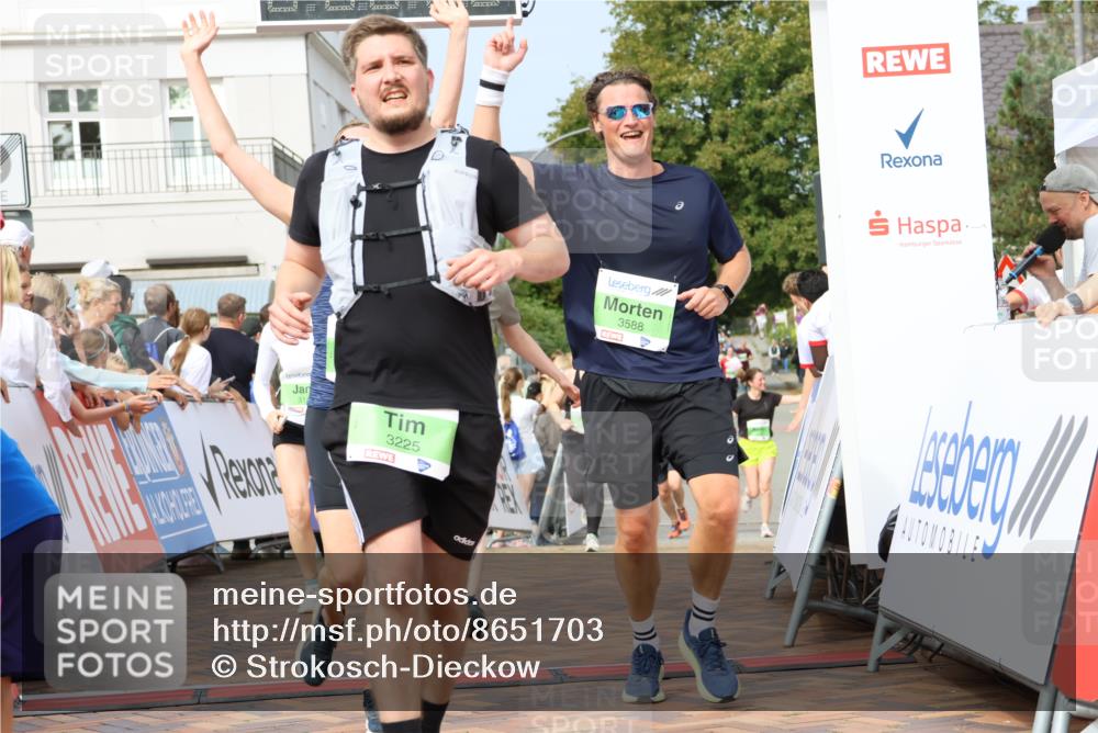 31.08.2025 - 21. Blankeneser Heldenlauf Strokosch-Dieckow http://msf.ph/oto/8651703 31.08.2025 11:12:36 Ziel 3301, 3225, 3645, 3142, 3143, 3546, 3545, 3588, 3585 meine-sportfotos.de