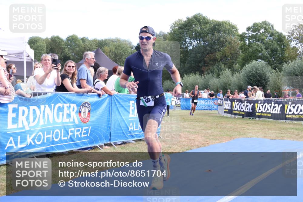 31.08.2025 - Elbe Triathlon Hamburg Strokosch-Dieckow http://msf.ph/oto/8651704 31.08.2025 10:54:20 Ziel 589 meine-sportfotos.de