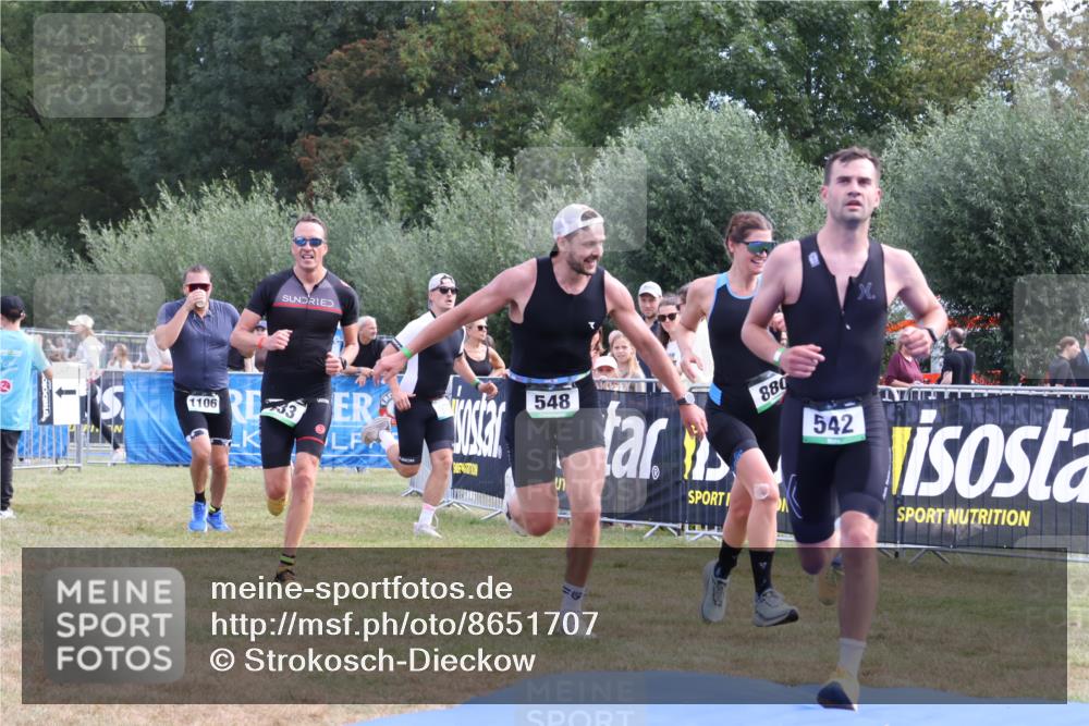31.08.2025 - Elbe Triathlon Hamburg Strokosch-Dieckow http://msf.ph/oto/8651707 31.08.2025 10:54:32 Ziel 548, 633 meine-sportfotos.de