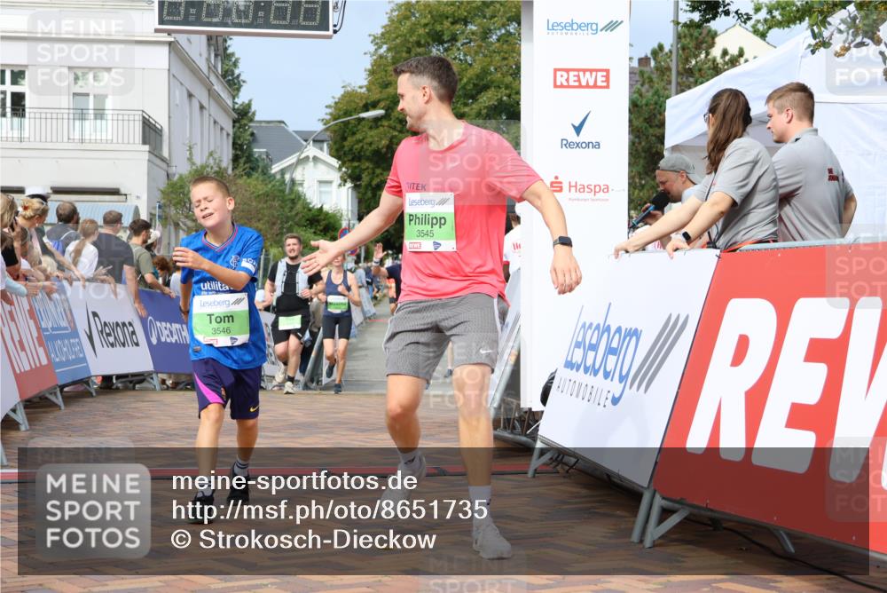 31.08.2025 - 21. Blankeneser Heldenlauf Strokosch-Dieckow http://msf.ph/oto/8651735 31.08.2025 11:12:32 Ziel 3301, 3225, 3142, 3546, 3545, 3588, 3585 meine-sportfotos.de