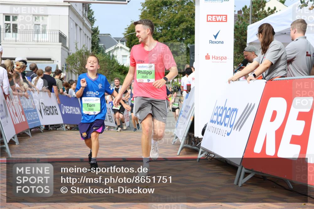31.08.2025 - 21. Blankeneser Heldenlauf Strokosch-Dieckow http://msf.ph/oto/8651751 31.08.2025 11:12:31 Ziel 3301, 3225, 3546, 3545, 3486, 3588 meine-sportfotos.de