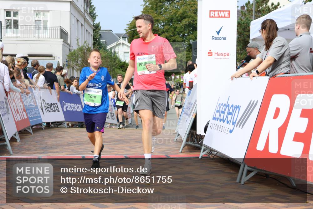 31.08.2025 - 21. Blankeneser Heldenlauf Strokosch-Dieckow http://msf.ph/oto/8651755 31.08.2025 11:12:31 Ziel 3301, 3225, 3546, 3545, 3486, 3588 meine-sportfotos.de