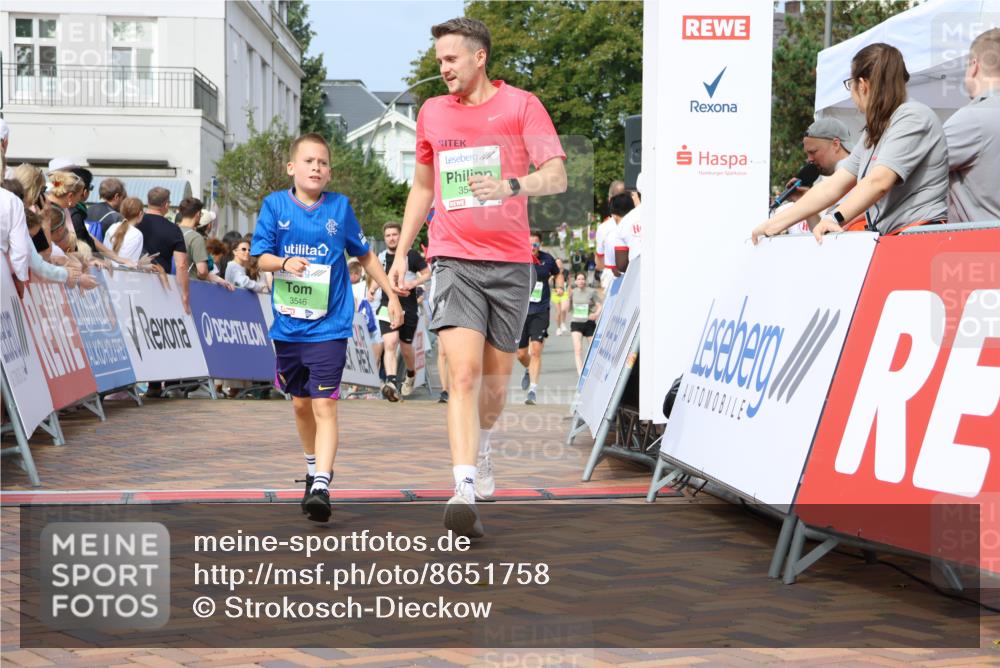 31.08.2025 - 21. Blankeneser Heldenlauf Strokosch-Dieckow http://msf.ph/oto/8651758 31.08.2025 11:12:31 Ziel 3301, 3225, 3546, 3545, 3486, 3588 meine-sportfotos.de