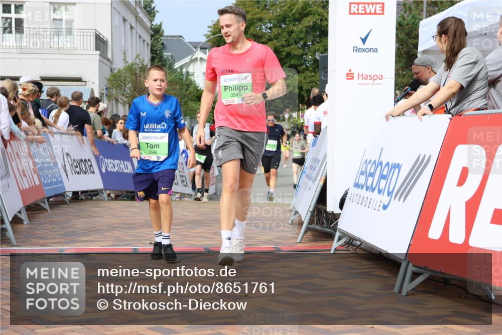 31.08.2025 - 21. Blankeneser Heldenlauf Strokosch-Dieckow http://msf.ph/oto/8651761 31.08.2025 11:12:31 Ziel 3301, 3225, 3546, 3545, 3486, 3588 meine-sportfotos.de