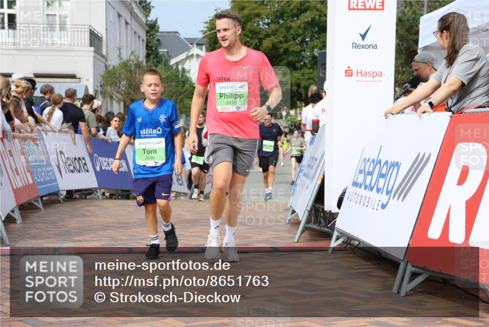 31.08.2025 - 21. Blankeneser Heldenlauf Strokosch-Dieckow http://msf.ph/oto/8651763 31.08.2025 11:12:31 Ziel 3301, 3225, 3546, 3545, 3486, 3588 meine-sportfotos.de