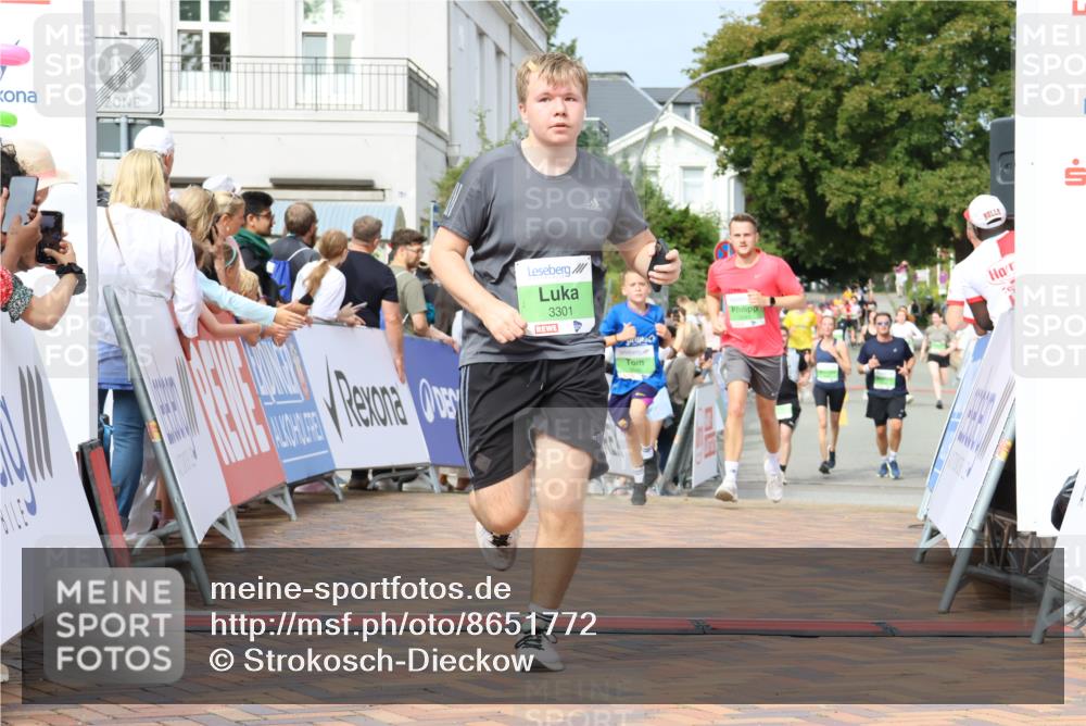 31.08.2025 - 21. Blankeneser Heldenlauf Strokosch-Dieckow http://msf.ph/oto/8651772 31.08.2025 11:12:28 Ziel 3301, 3216, 3546, 3545, 3486 meine-sportfotos.de