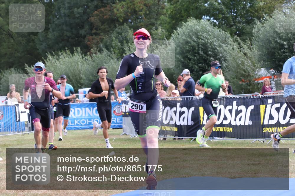 31.08.2025 - Elbe Triathlon Hamburg Strokosch-Dieckow http://msf.ph/oto/8651775 31.08.2025 10:56:30 Ziel 290, 372, 384, 470 meine-sportfotos.de