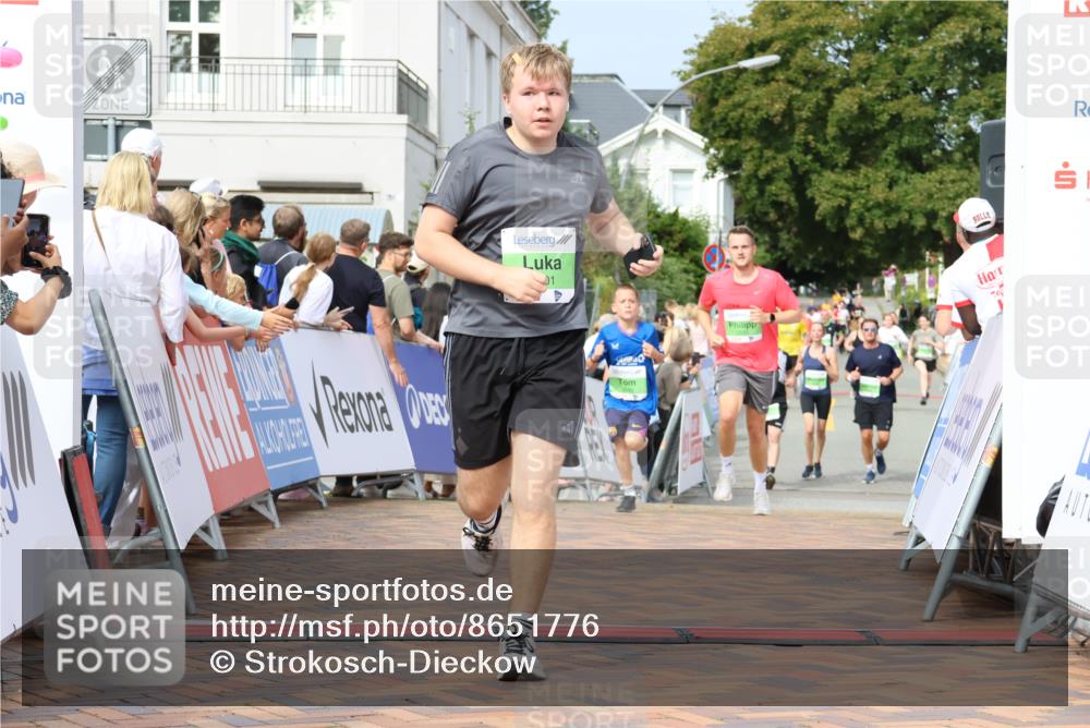 31.08.2025 - 21. Blankeneser Heldenlauf Strokosch-Dieckow http://msf.ph/oto/8651776 31.08.2025 11:12:28 Ziel 3301, 3216, 3546, 3545, 3486 meine-sportfotos.de