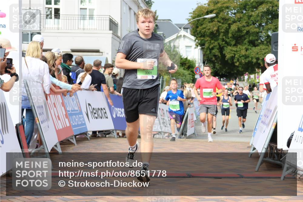 31.08.2025 - 21. Blankeneser Heldenlauf Strokosch-Dieckow http://msf.ph/oto/8651778 31.08.2025 11:12:28 Ziel 3301, 3216, 3546, 3545, 3486 meine-sportfotos.de