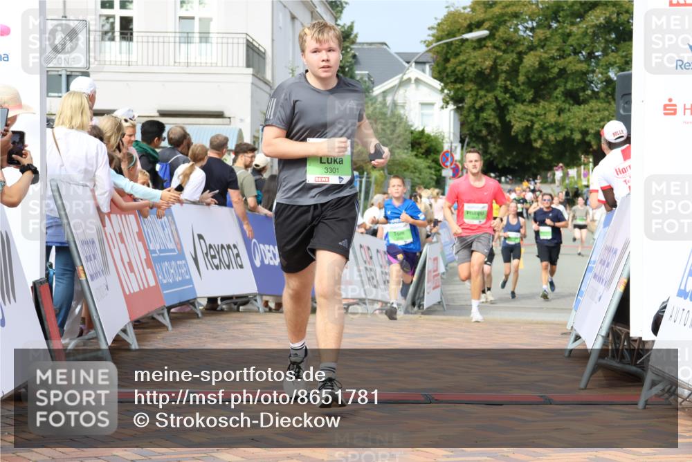 31.08.2025 - 21. Blankeneser Heldenlauf Strokosch-Dieckow http://msf.ph/oto/8651781 31.08.2025 11:12:28 Ziel 3301, 3216, 3546, 3545, 3486 meine-sportfotos.de