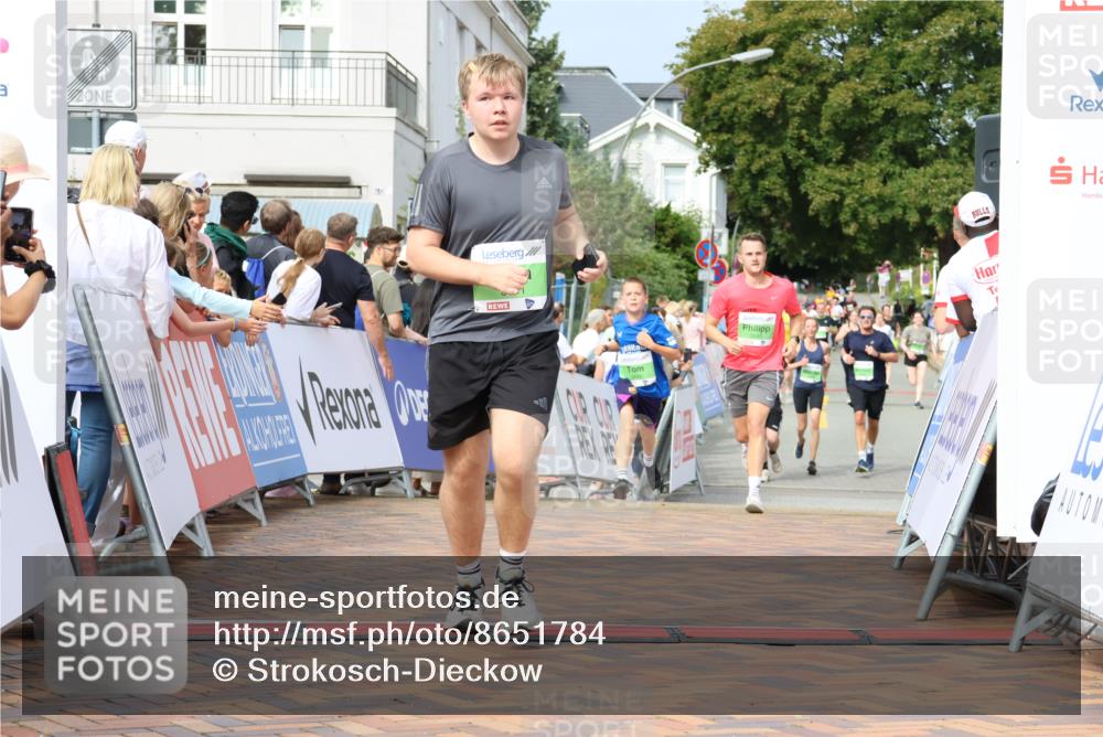 31.08.2025 - 21. Blankeneser Heldenlauf Strokosch-Dieckow http://msf.ph/oto/8651784 31.08.2025 11:12:28 Ziel 3301, 3216, 3546, 3545, 3486 meine-sportfotos.de