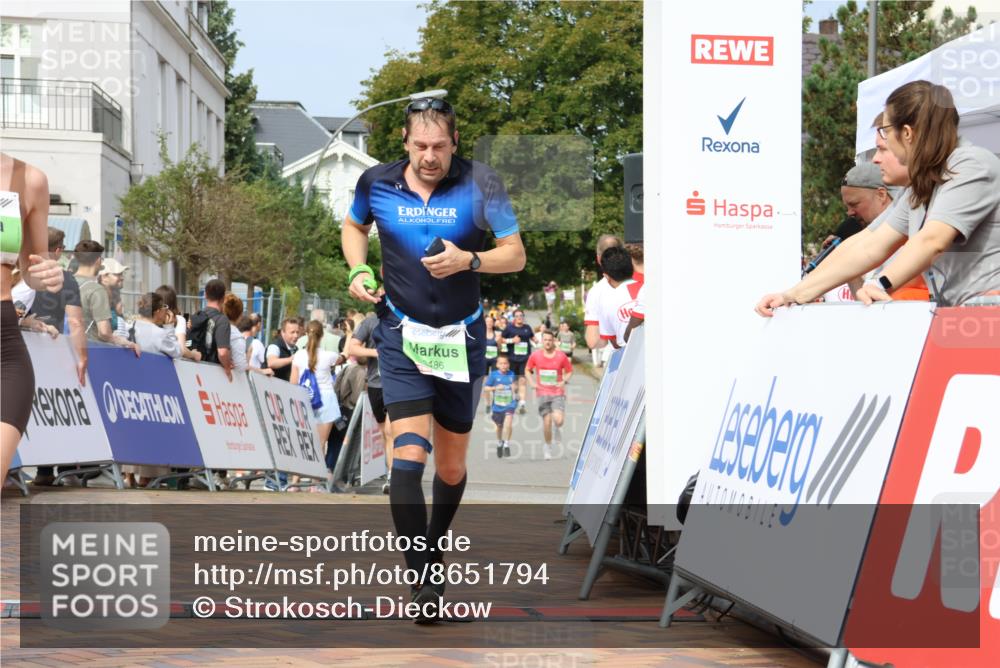 31.08.2025 - 21. Blankeneser Heldenlauf Strokosch-Dieckow http://msf.ph/oto/8651794 31.08.2025 11:12:24 Ziel 3301, 3002, 3216, 3486 meine-sportfotos.de