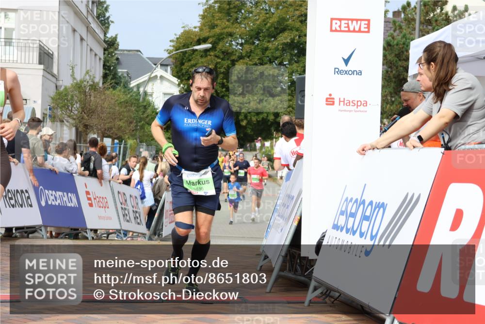31.08.2025 - 21. Blankeneser Heldenlauf Strokosch-Dieckow http://msf.ph/oto/8651803 31.08.2025 11:12:23 Ziel 3002, 3216, 3461, 3486 meine-sportfotos.de