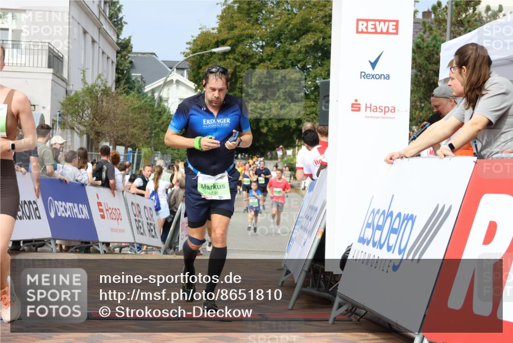 31.08.2025 - 21. Blankeneser Heldenlauf Strokosch-Dieckow http://msf.ph/oto/8651810 31.08.2025 11:12:23 Ziel 3002, 3216, 3461, 3486 meine-sportfotos.de