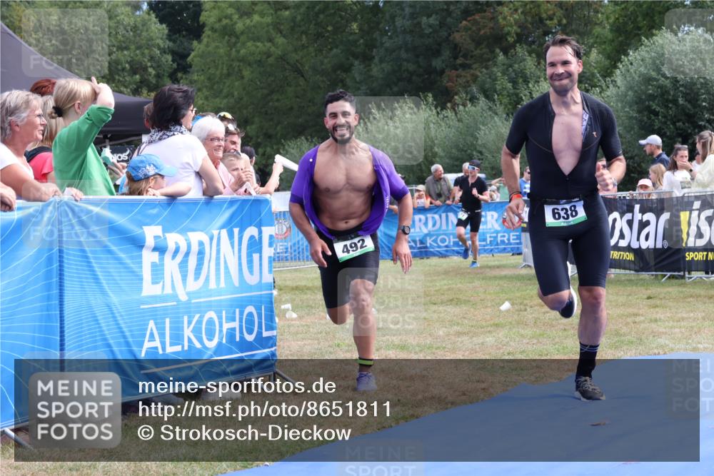 31.08.2025 - Elbe Triathlon Hamburg Strokosch-Dieckow http://msf.ph/oto/8651811 31.08.2025 10:57:19 Ziel 471, 492, 638 meine-sportfotos.de