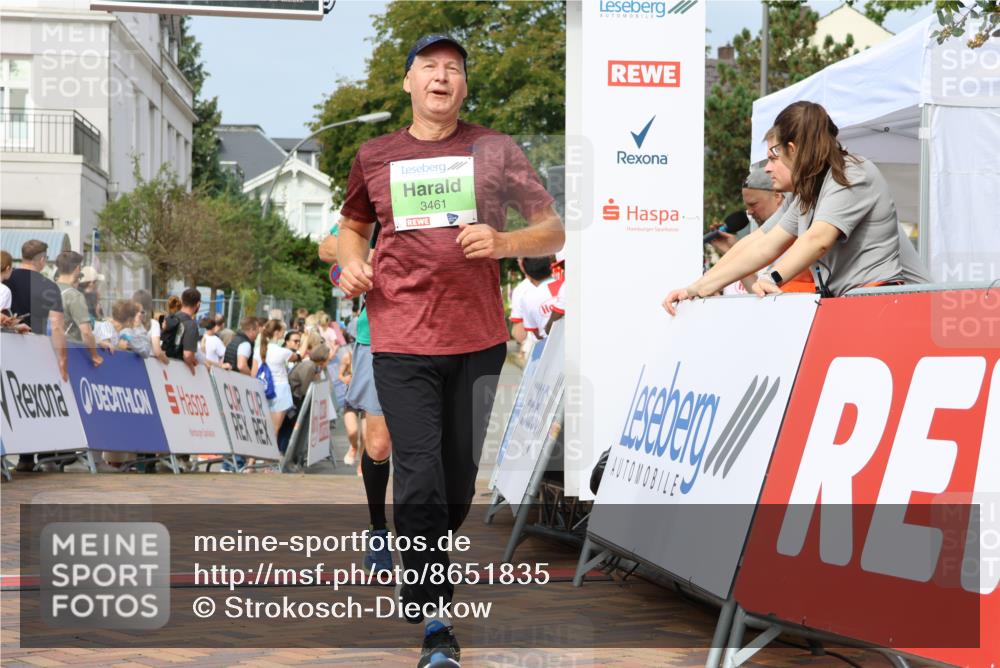 31.08.2025 - 21. Blankeneser Heldenlauf Strokosch-Dieckow http://msf.ph/oto/8651835 31.08.2025 11:12:17 Ziel 3002, 3461 meine-sportfotos.de