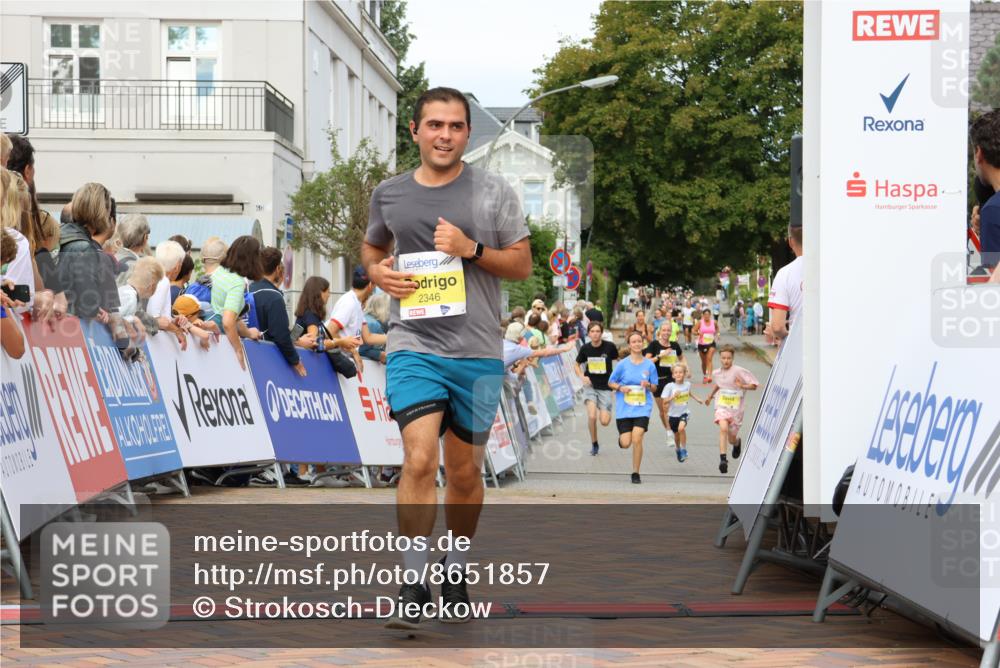 31.08.2025 - 21. Blankeneser Heldenlauf Strokosch-Dieckow http://msf.ph/oto/8651857 31.08.2025 10:28:48 Ziel 2346, 2697, 2700, 2387 meine-sportfotos.de